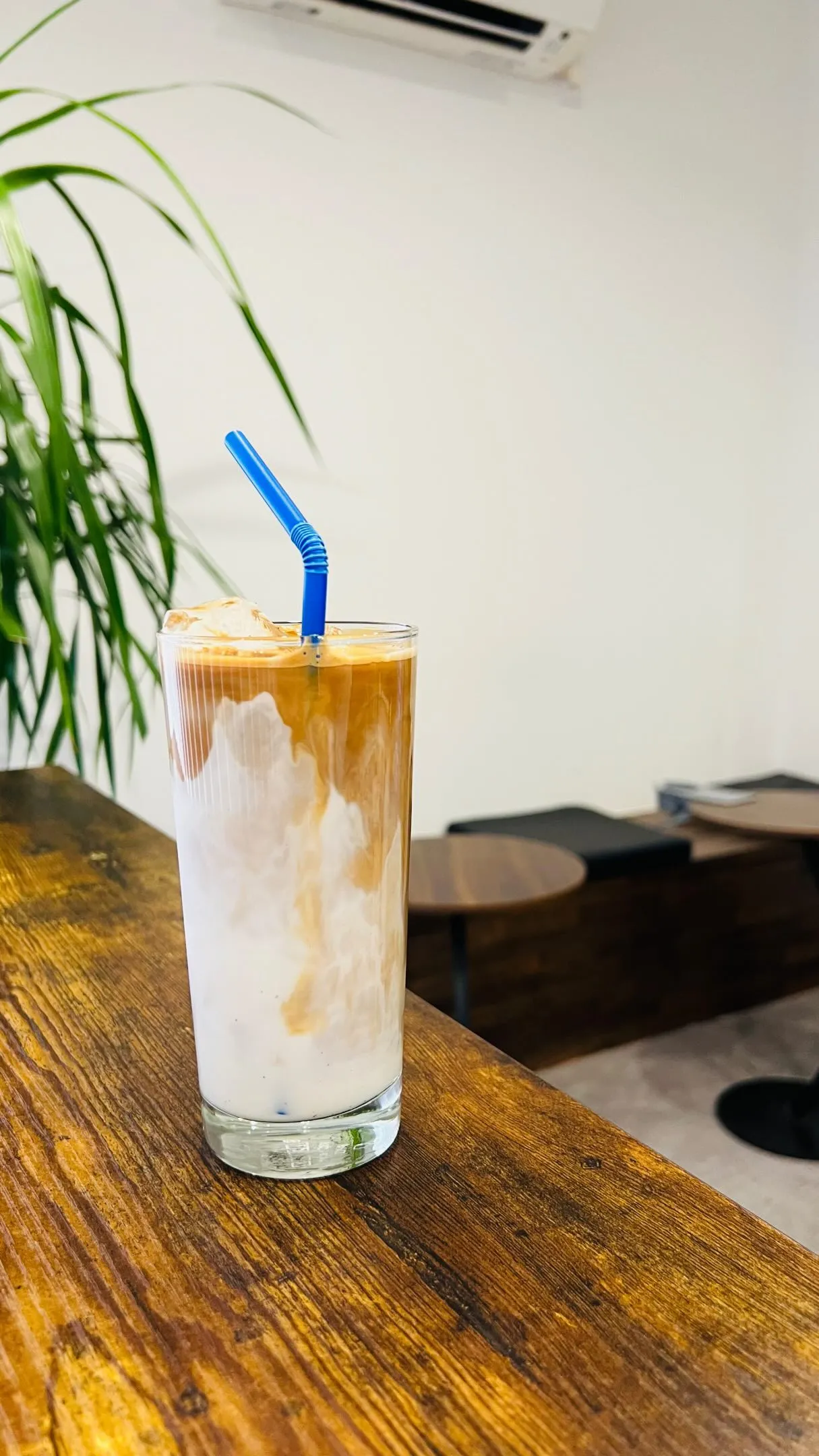 アイスカフェラテに「Carib」のシュガーシロップを入れると